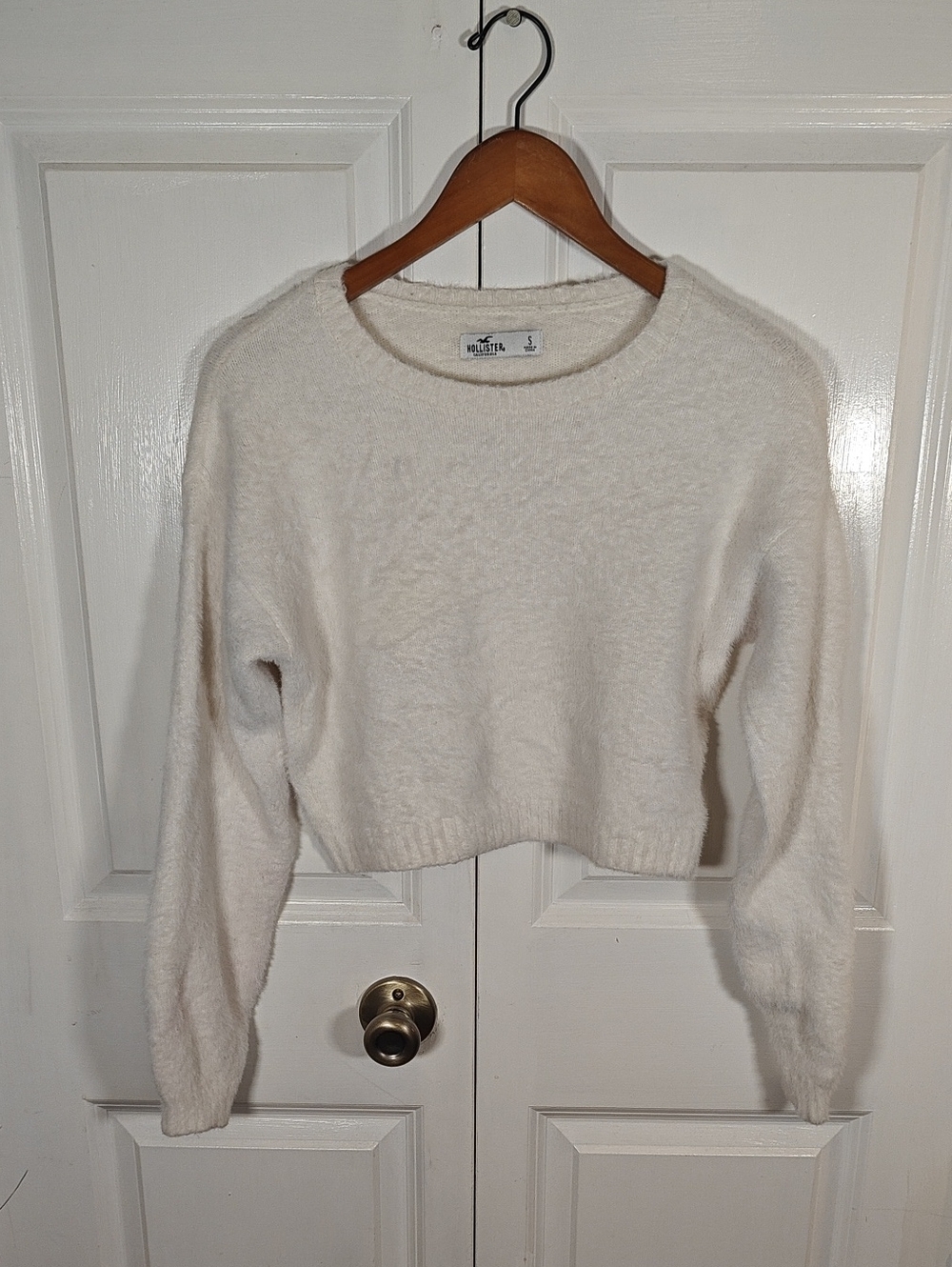 Hollister Womens Cream Fuzzy Plush Cropped Crewneck Sweater Small